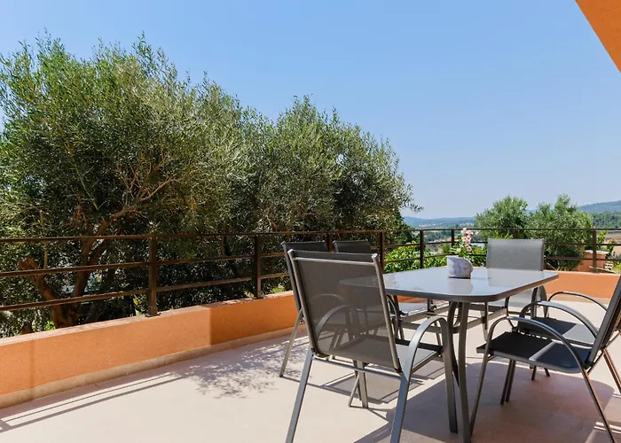 Hill Deluxe Maison & Suite, Sea View, *