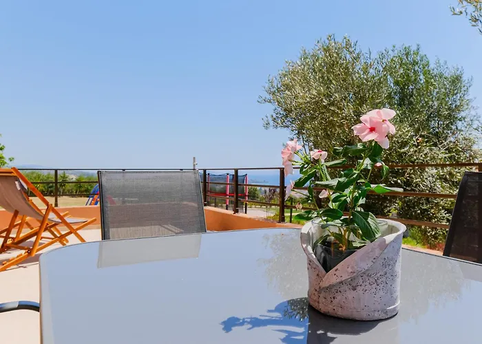 Hill Deluxe Maison & Suite, Sea View, *